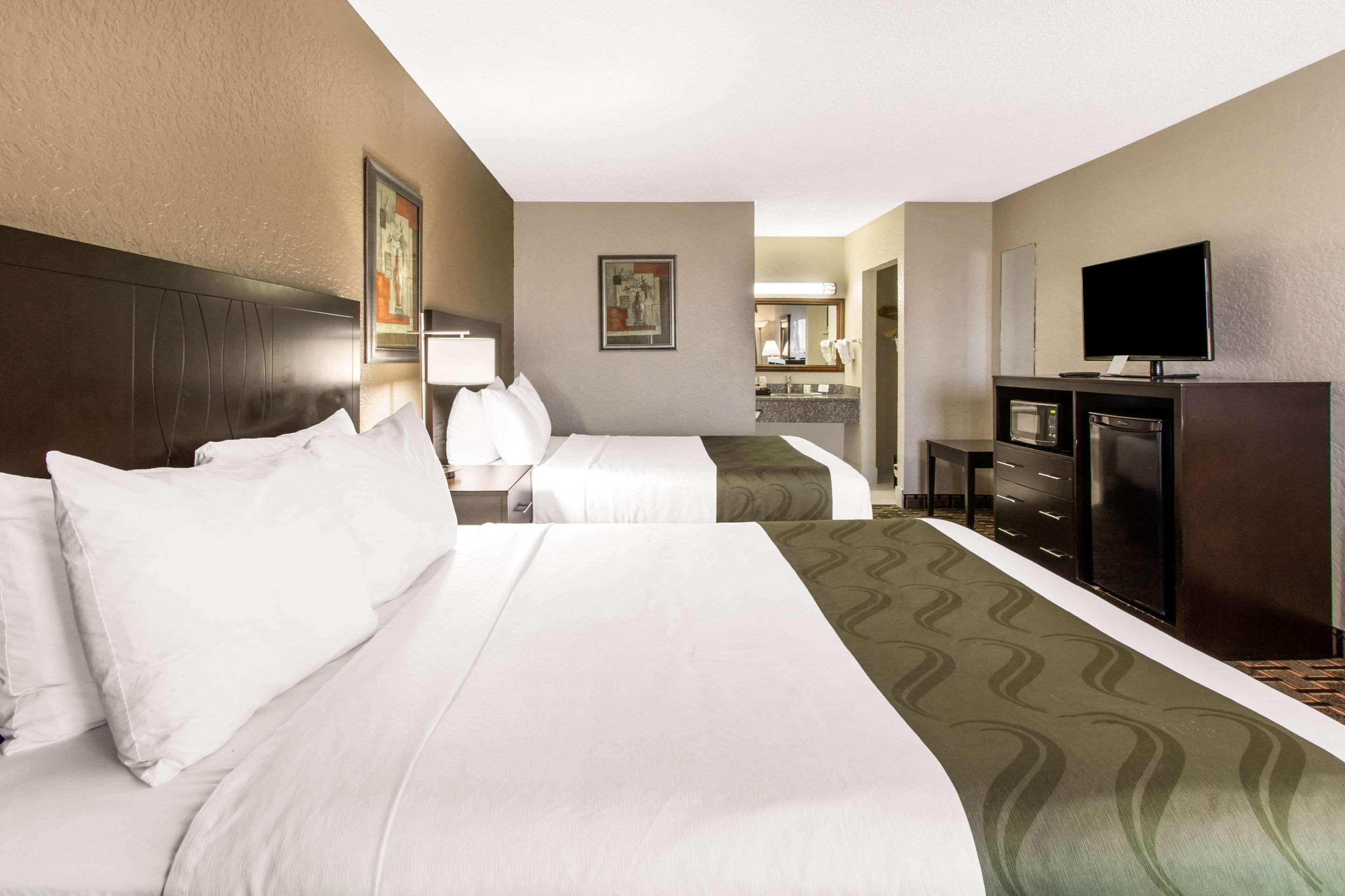 Quality Inn & Conference Center Tampa Exterior photo