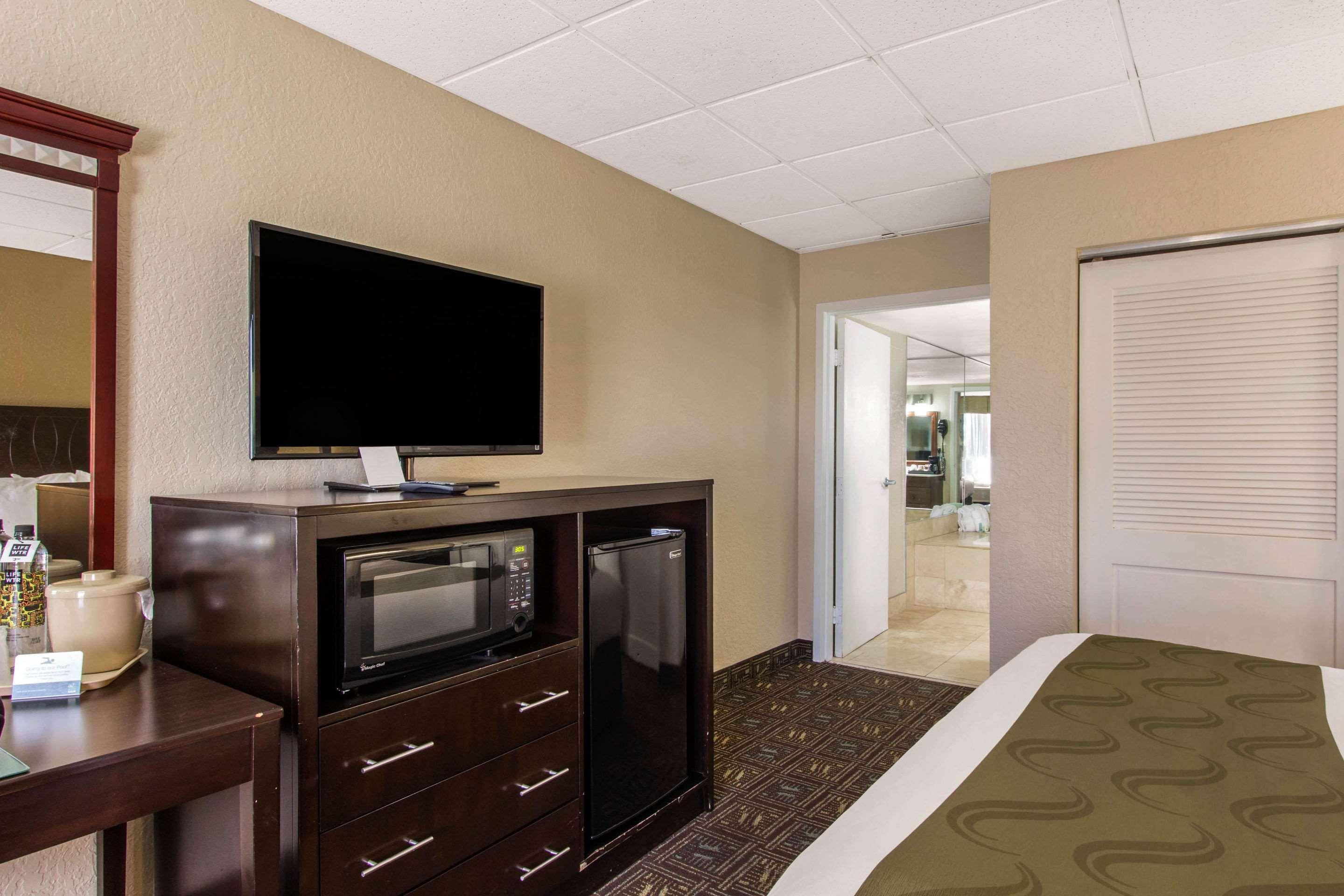 Quality Inn & Conference Center Tampa Exterior photo