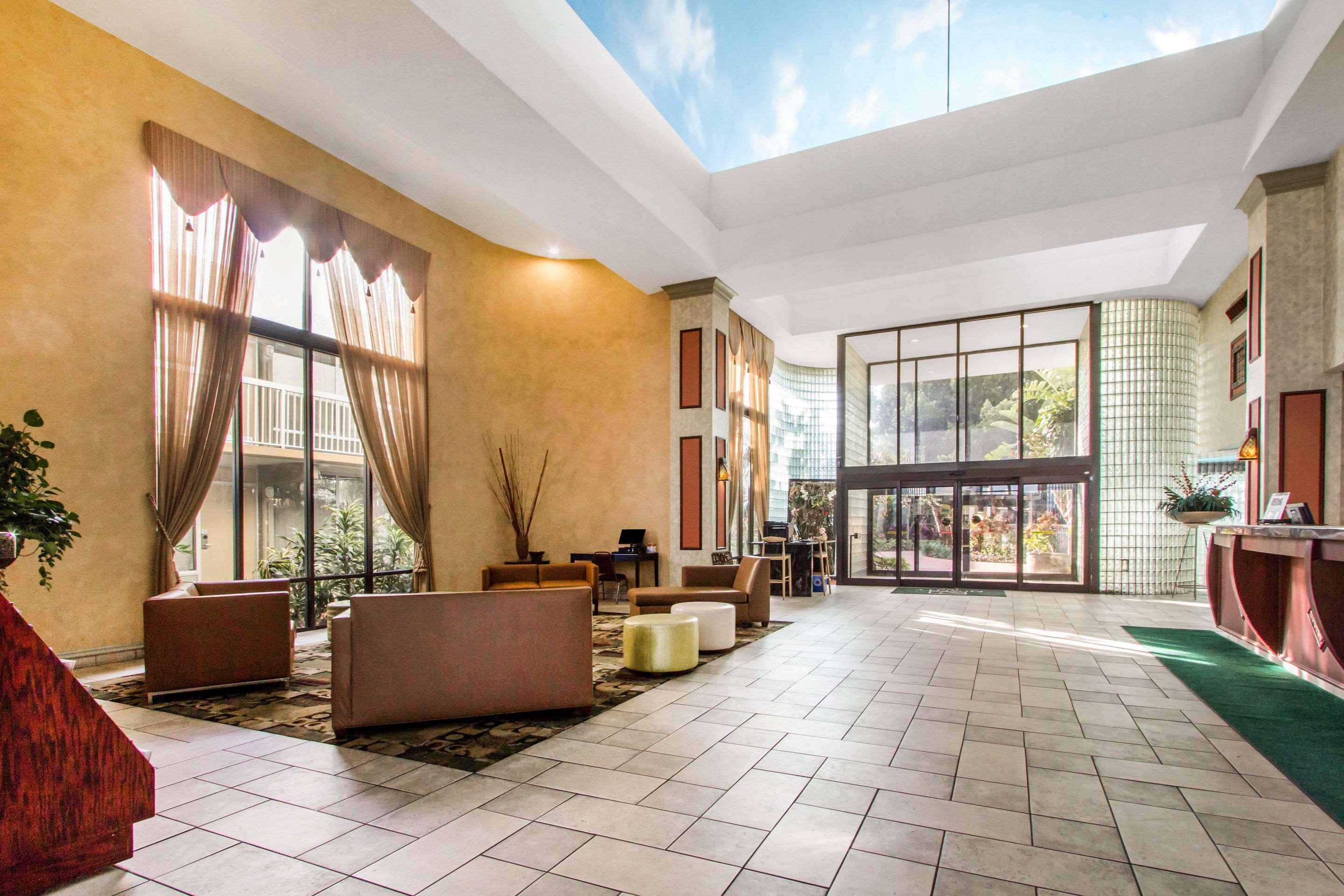 Quality Inn & Conference Center Tampa Exterior photo
