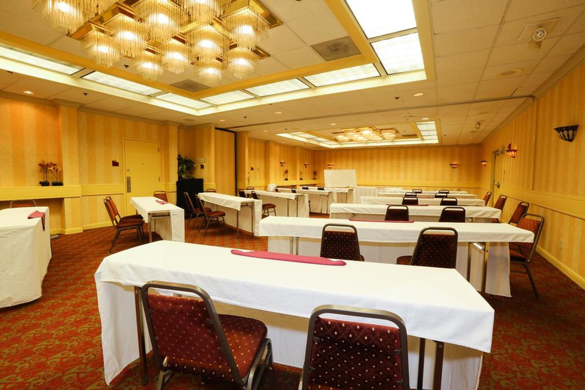 Quality Inn & Conference Center Tampa Exterior photo