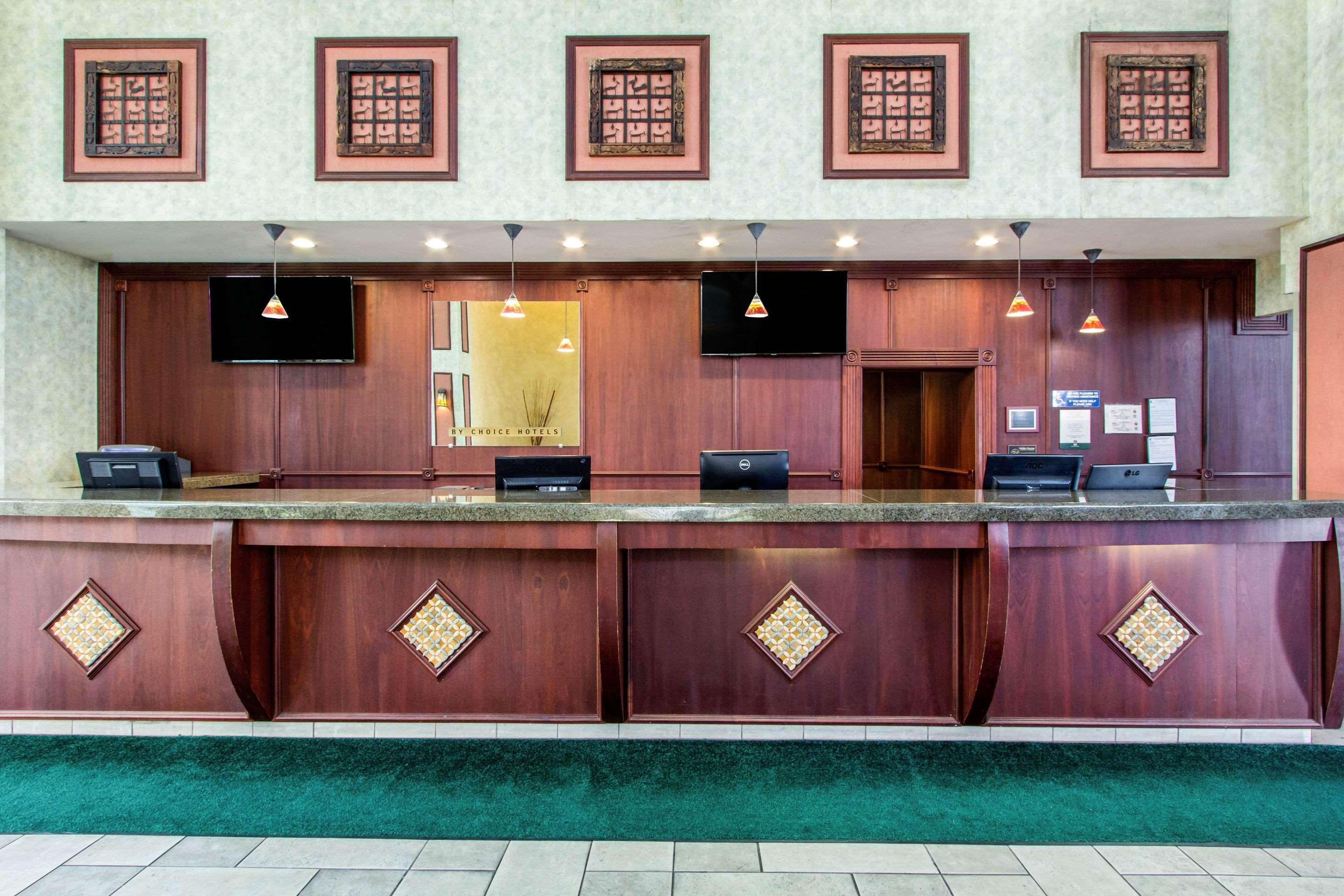 Quality Inn & Conference Center Tampa Exterior photo