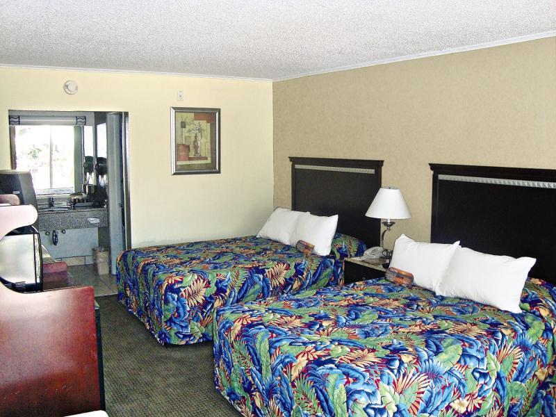 Quality Inn & Conference Center Tampa Exterior photo