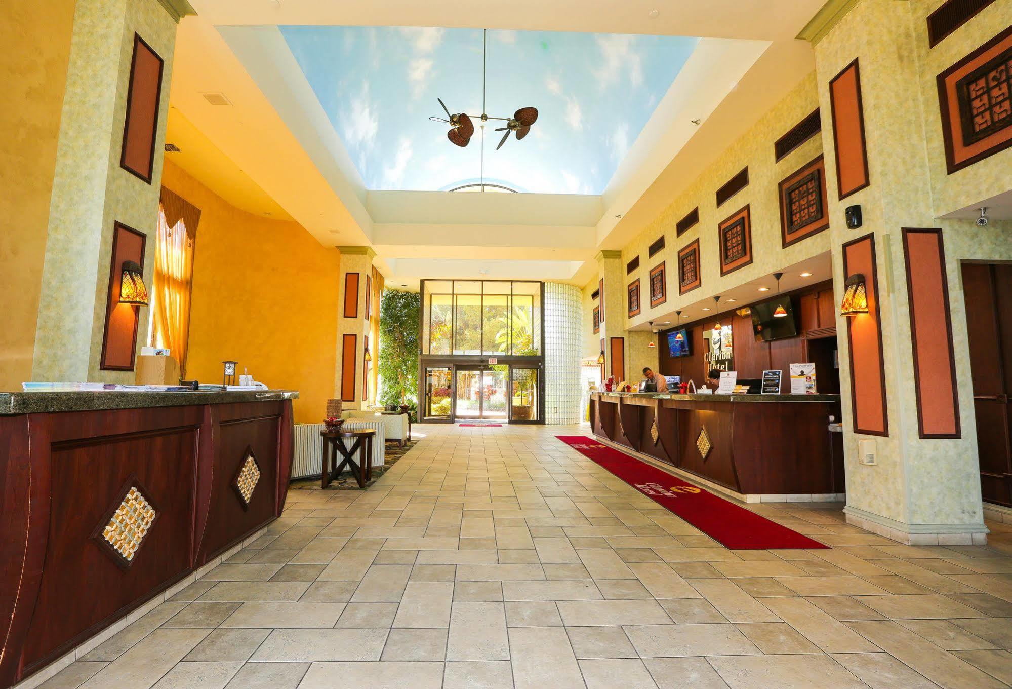 Quality Inn & Conference Center Tampa Exterior photo